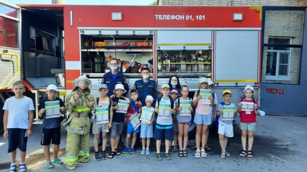 Для ребят из пришкольных лагерей организовали экскурсии в пожарно-спасательные части Волгодонского гарнизона