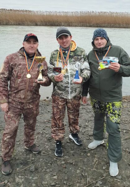 Волгодонские рыболовы-спортсмены одержали победу в чемпионате по ловле спиннингом с берега