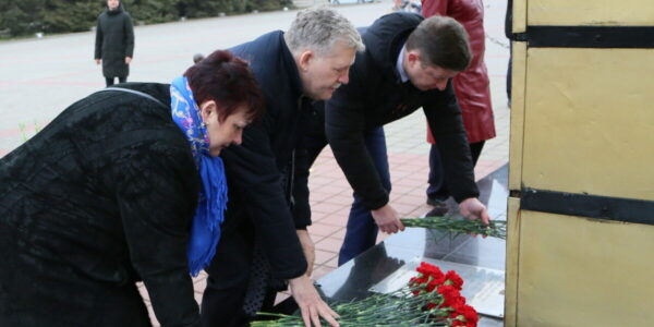 Историческая память: сегодня в Волгодонске возлагали цветы к мемориалам Великой Отечественной войны