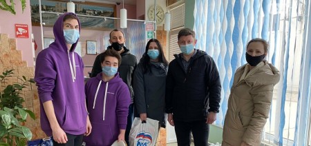 «Единая Россия» открыла пункты сбора гуманитарной помощи для беженцев Донбасса