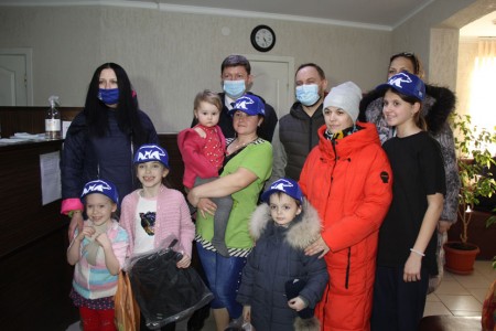 Волгодонские единороссы и общественники посетили пункты временного размещения беженцев