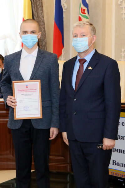 Чемпион по каратэ Егор Орехов принимал поздравление от главы администрации Волгодонска