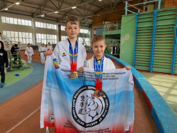 19 медалей привезли волгодонские каратисты с Первенства и Чемпионата Ростовской области