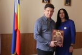 Волгодонские единороссы присоединилась к акции «Книги — Донбассу»