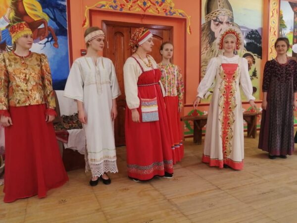 15 мая, в Международный день семьи, в Центре «Сказочная Русь» прошёл фольклорный праздник «Бабушкин сундук»