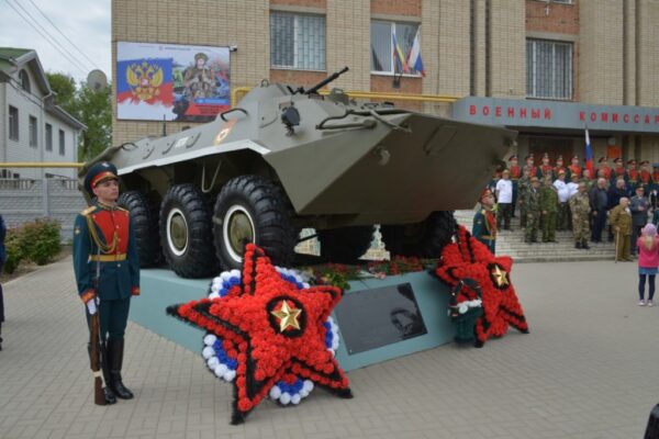 В Зимовниках открыли памятник ветеранам боевых действий