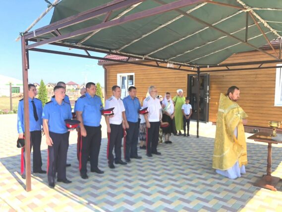 Казаки Волгодонска приняли участие в литургии в честь равноапостольного великого князя Владимира