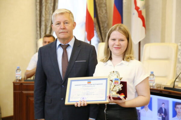 Лучшие выпускники школ удостоены знака «Гордость Волгодонска»