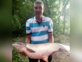 В Ростовской области мужчина поймал 16 -килограммового амура