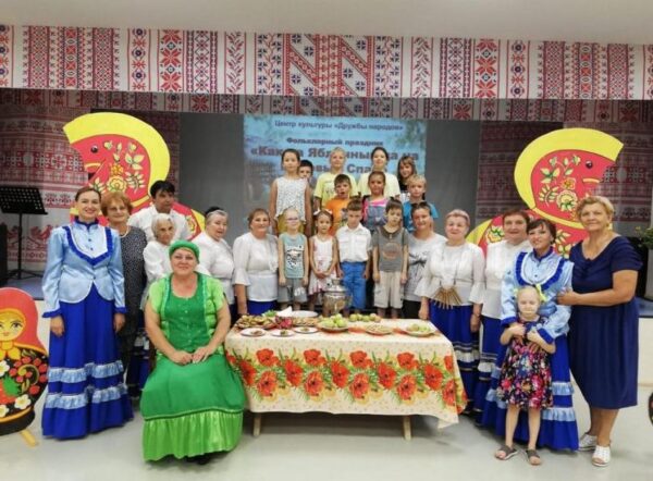 В Волгодонске состоялась праздничная программа, посвященная Яблочному и Медовому Спасу