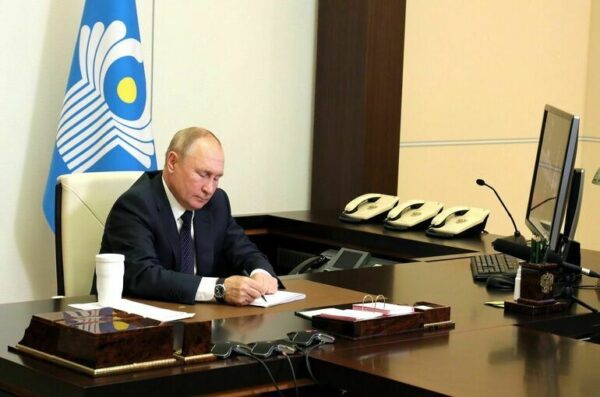 Путин подписал указ о звании «Мать-героиня» и выплате в миллион рублей