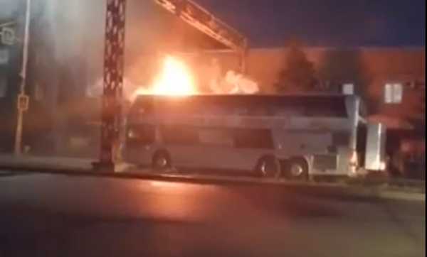 Ехал в Москву: двухэтажный автобус с пассажирами загорелся в Волгодонске