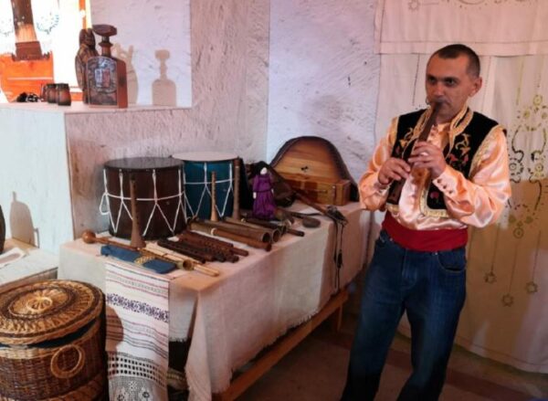 От доола до дудука: житель Чалтыря больше 20 лет делает национальные музыкальные инструменты