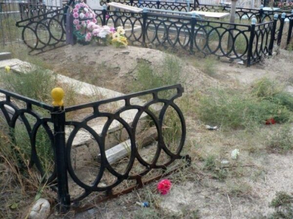 Двух похитителей кладбищенских оградок из Цимлянска приговорили к исправительным работам