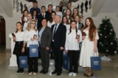 «Мы – граждане России»: в администрации Волгодонска 18 школьникам вручили паспорта
