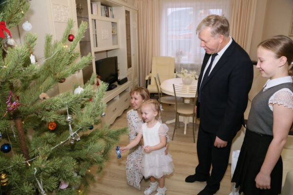 Сергей Макаров поздравил с наступающим Новым годом детей из семей мобилизованных