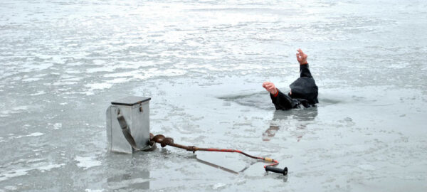 В Волгодонске рыбак провалился под лёд и умер