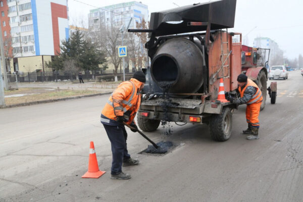 Ямочный ремонт дорог в Волгодонске набирает обороты: подрядчик переходит на двухсменный режим работы