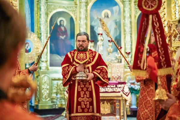 Расписание пасхальных богослужений и освящения куличей в храмах Волгодонска