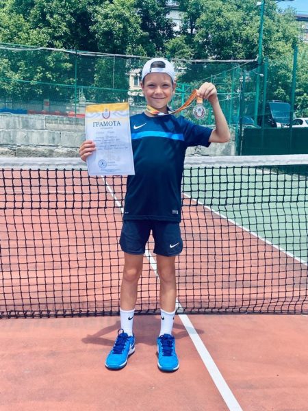 Теннисист из Волгодонска завоевал серебро на соревнованиях в Пятигорске