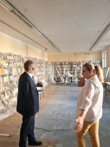Сергей Макаров ознакомился с ходом капитального ремонта центральной детской библиотеки