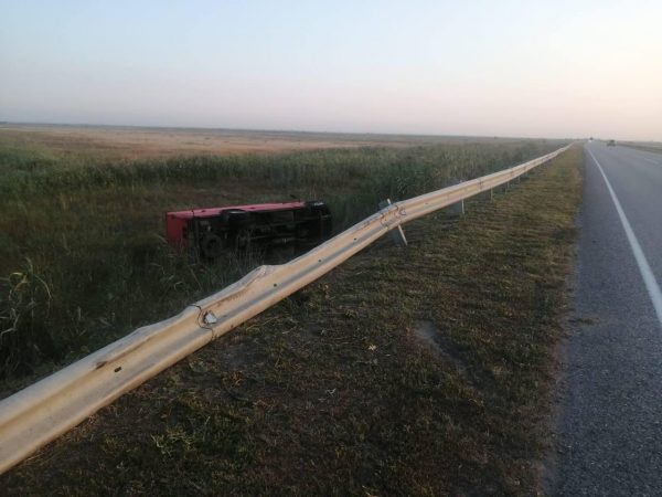 На трассе Ростов – Волгодонск водитель «Мерседеса» погиб, уснув за рулем