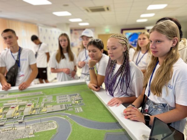На Ростовской АЭС в рамках проекта «Университетские смены» побывали студенты и школьники из ДНР