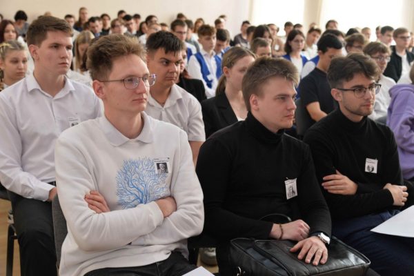 Более 500 школьников Волгодонска приняли участие в уникальном проекте «Физика сейчас»