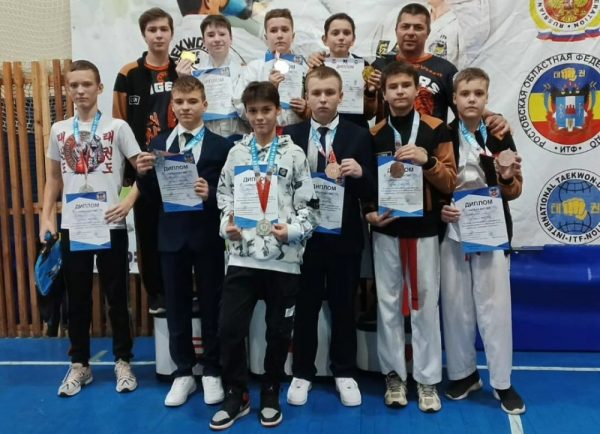 20 медалей разного достоинства завоевали тхэквондисты Волгодонска на областных соревнованиях по спаррингу