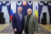 Губернатор Ростовской области вручил государственную награду Волгодонскому скульптору Егору Дердиященко