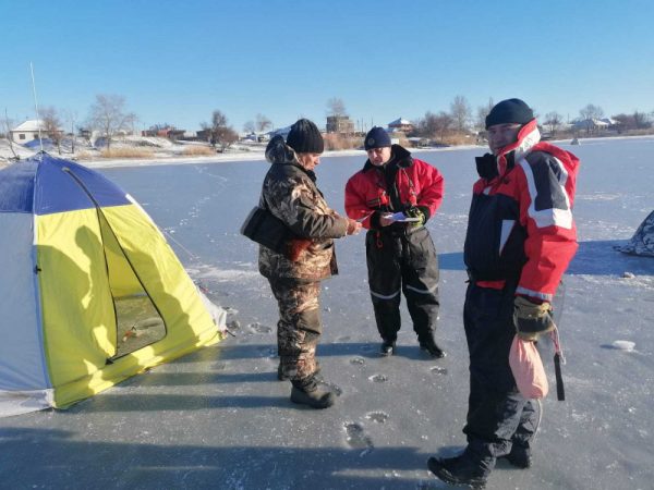 Опасно для жизни: спасатели призывают не выходить на лед водоемов