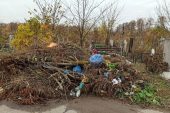 В Департаменте строительства и городского хозяйства рассказали, куда жителям выносить собранный на кладбищах с могил мусор