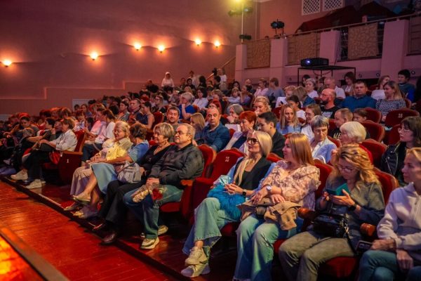 «Сюрприз», который стоило ждать: новый театральный сезон открыли в Волгодонске