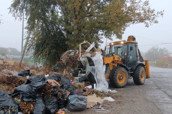 В связи с регулярным образованием свалочных очагов в квартале В-9 ДСиГХ взывает нарушителей к совести